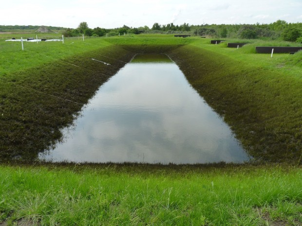 2013-05 DredgDikes TestDike Rostock Seepage Polder 2 emptied after 10 days