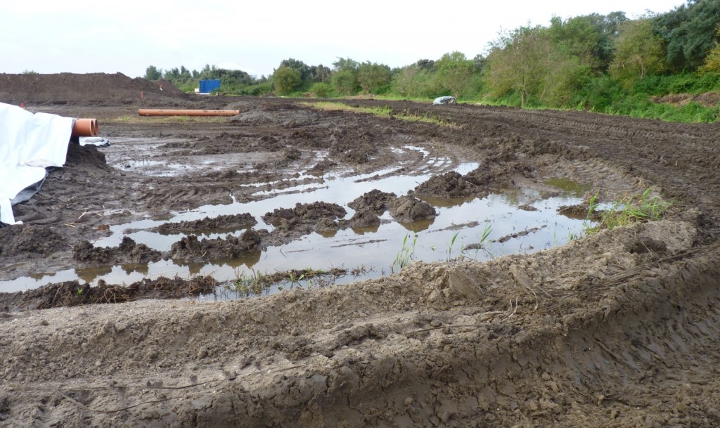 Heavy Rainfalls Delay Dike Construction