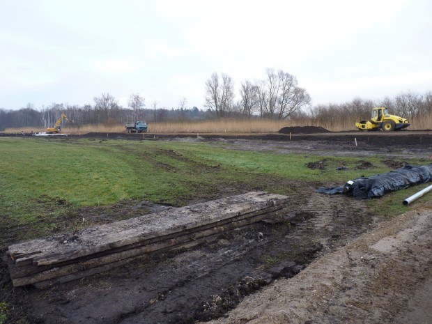 DredgDikes Pilot Dike Under Construction