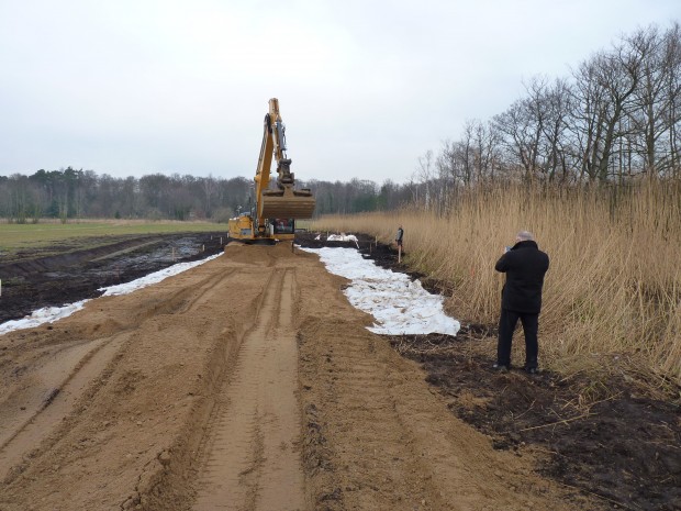 DredgDikes Pilot Dike Under Construction2